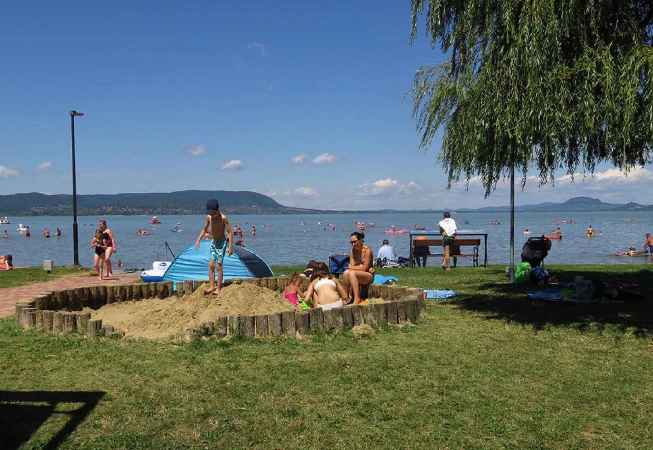 Apartment In Balatonmariafuerdo 19249 Balatonkeresztúr エクステリア 写真