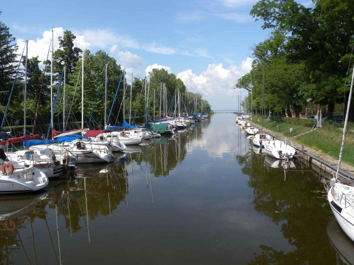 Apartment In Balatonmariafuerdo 19249 Balatonkeresztúr エクステリア 写真